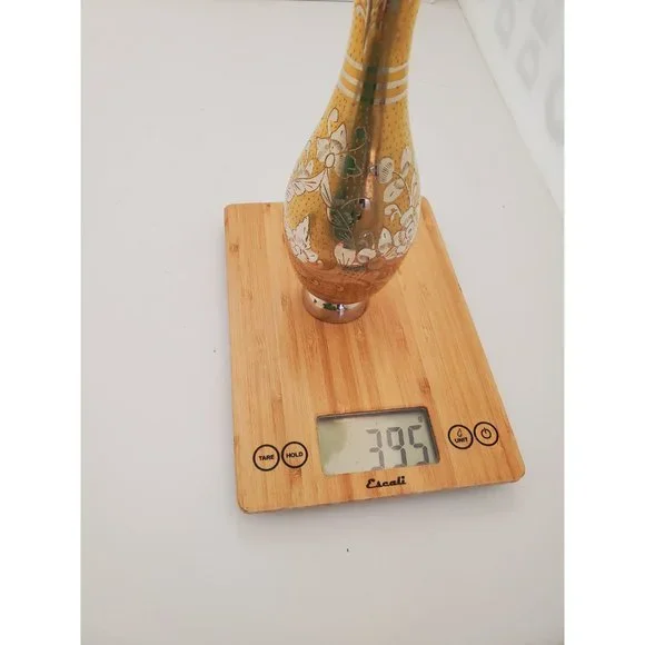 Vintage etched brass vase with flowers design - Picture 10 of 10